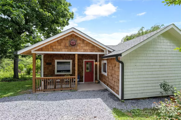 111 Altamahaw AVE, Black Mountain, NC 28711