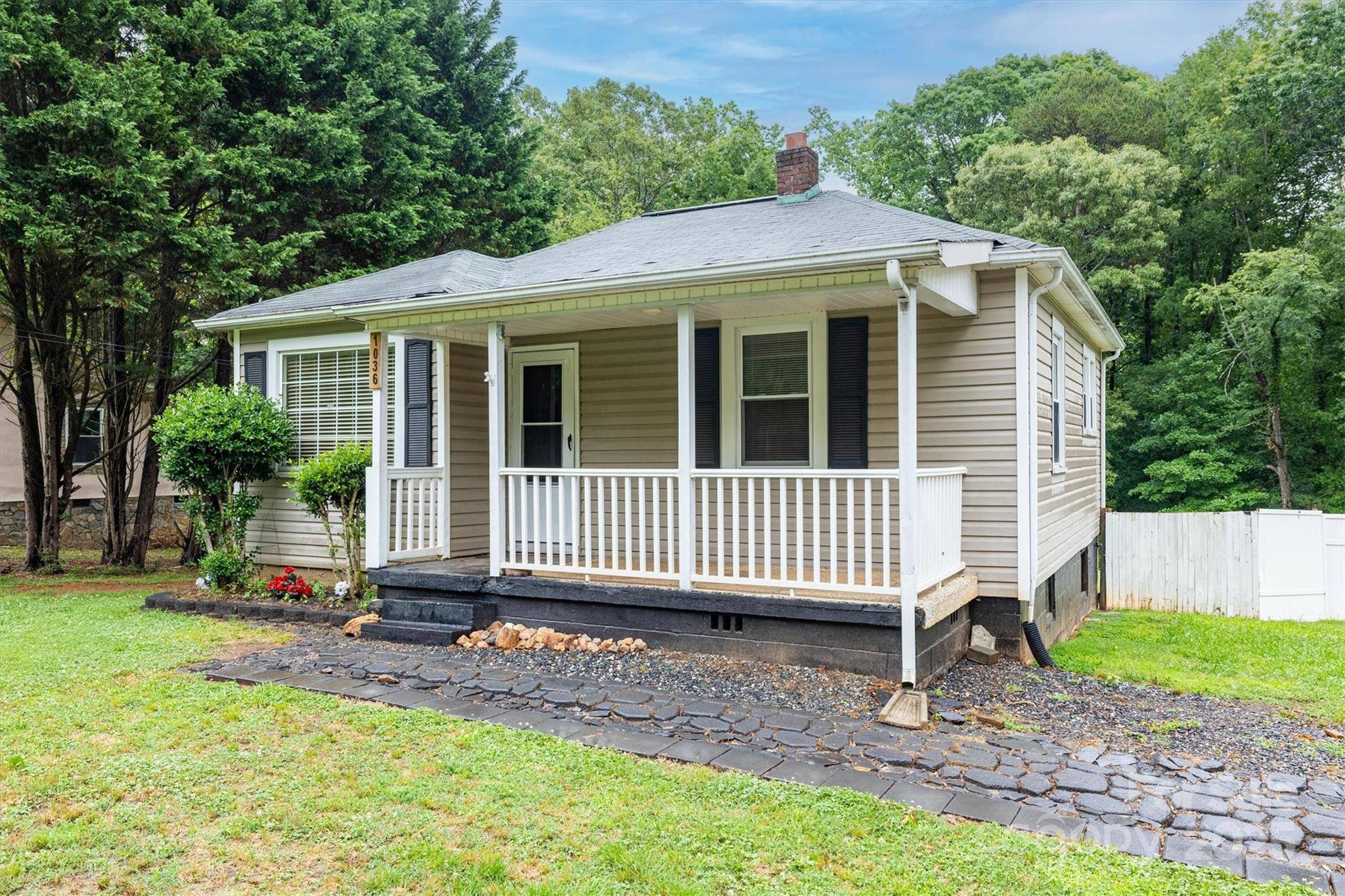 1036 20th ST NE, Hickory, NC 28601