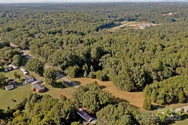 Hickory, NC 28602,3940 River RD