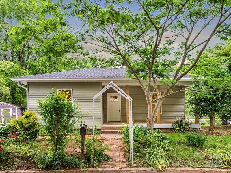 123 Edwards AVE, Swannanoa, NC 28778