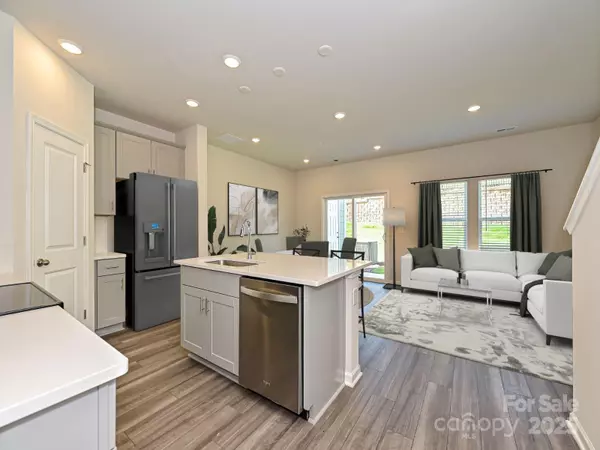 Charlotte, NC 28216,6114 Starview TER