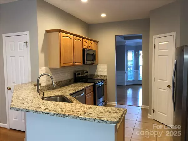 Charlotte, NC 28277,10938 Chamberlain Hall CT