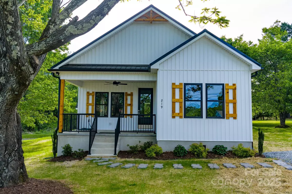 Sparta, NC 28675,219 Grayson ST