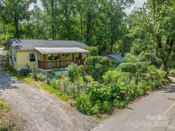 Black Mountain, NC 28711,820 Azalea AVE
