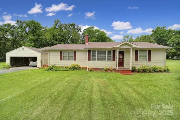 2084 Old Evans CIR, Lancaster, SC 29720