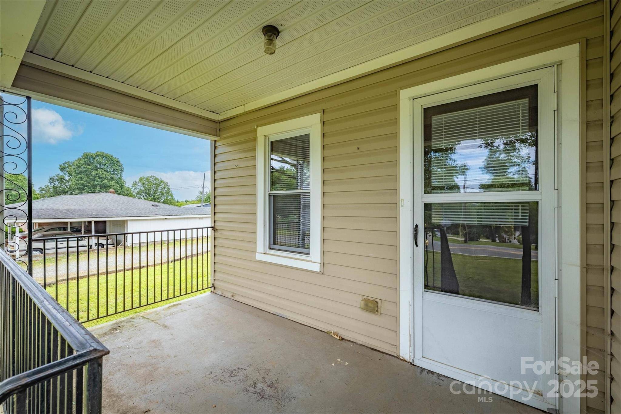 Valdese, NC 28690,843 Summers RD