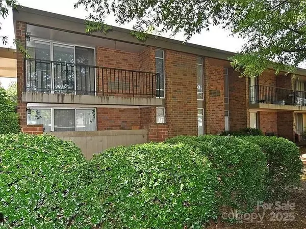 Winston Salem, NC 27103,1807 S Hawthorne RD