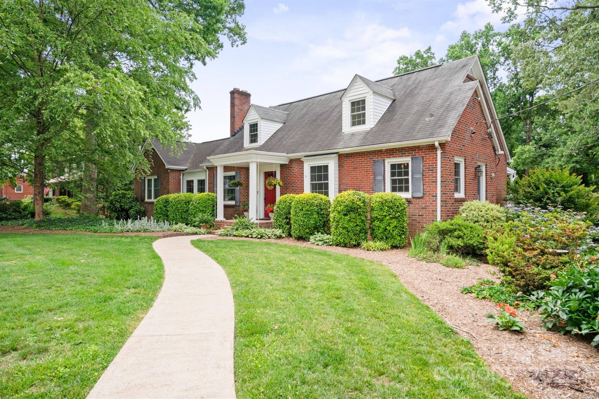 81 21st AVE NW, Hickory, NC 28601