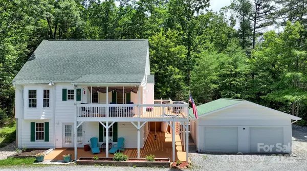 186 Hawks Point DR, Zirconia, NC 28790