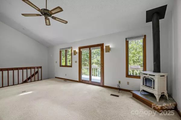 Asheville, NC 28804,4 Zachary Ridge RD