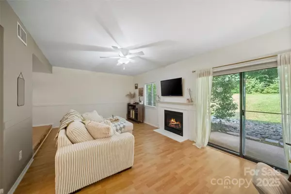 Charlotte, NC 28226,3737 Winding Creek LN