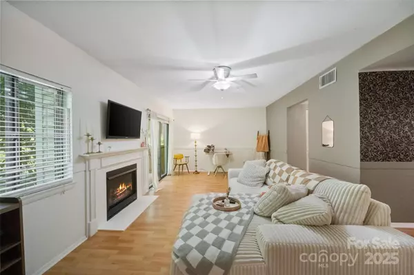 Charlotte, NC 28226,3737 Winding Creek LN