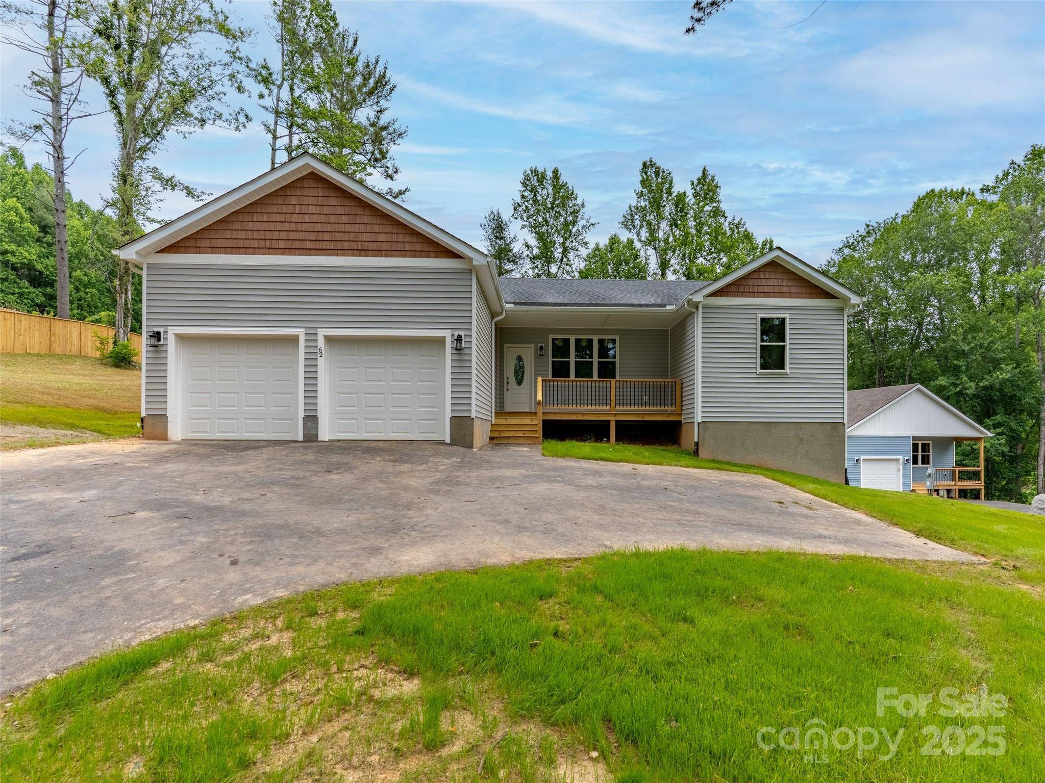 62 Smokey Quartz LN, Flat Rock, NC 28731