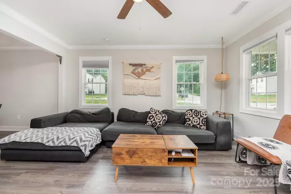Hickory, NC 28601,3965 Hemingway DR