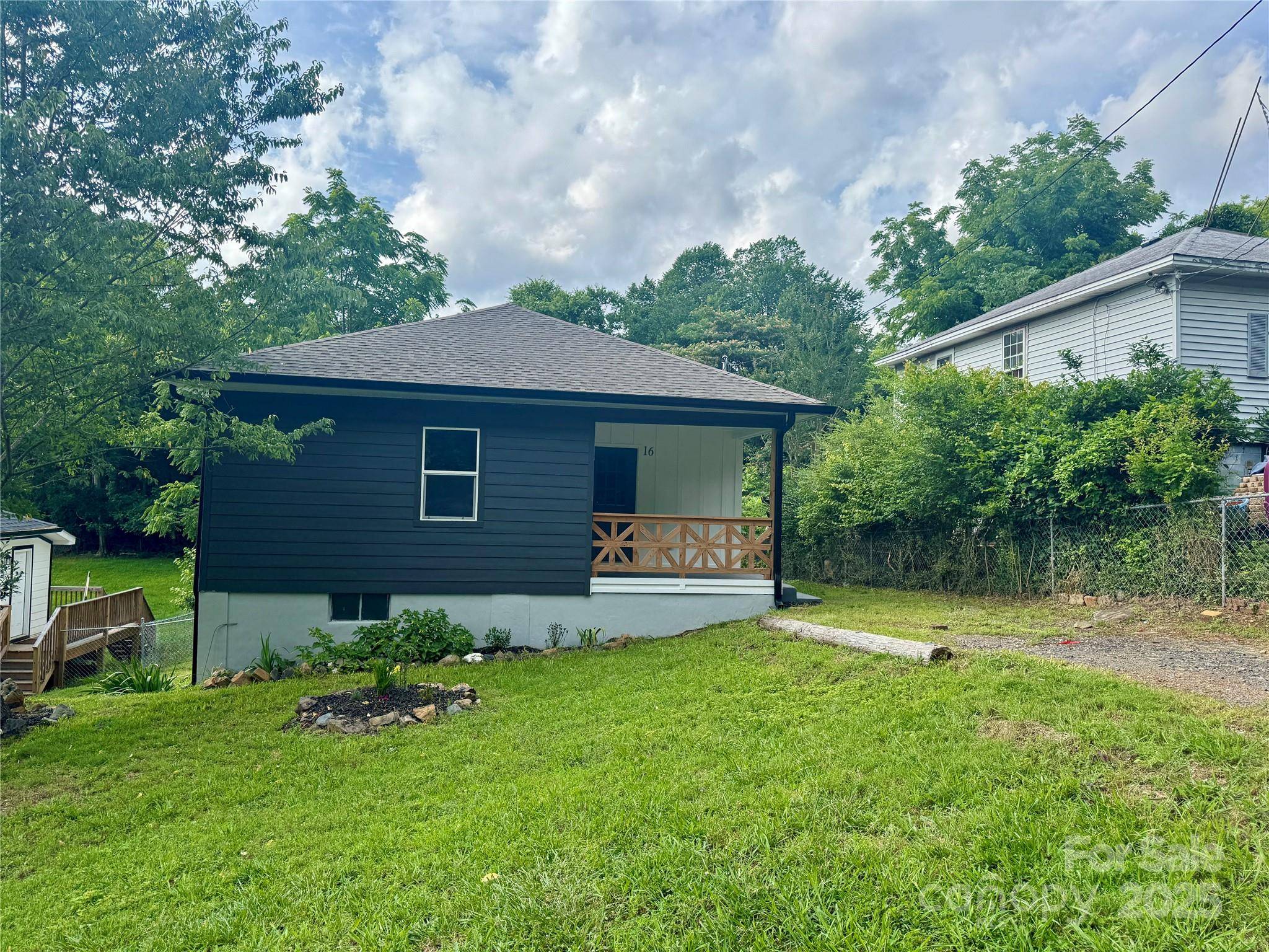 Badin, NC 28001,16 Cherry ST