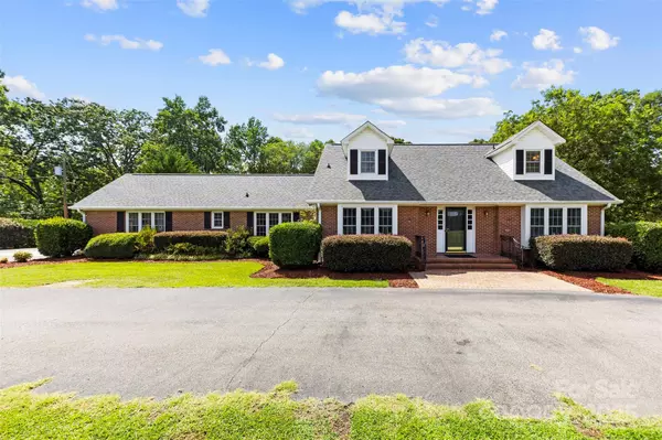 Clover, SC 29710,901 N Kingsburry RD