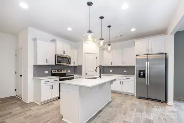 Charlotte, NC 28214,12016 Basking DR
