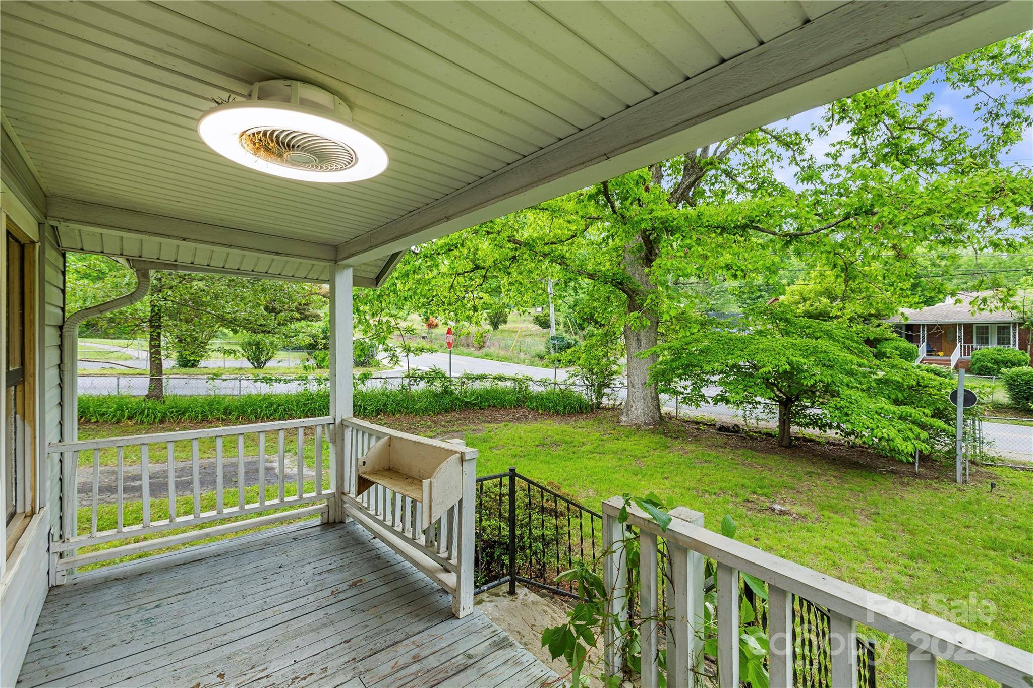 Black Mountain, NC 28711,220 W College ST