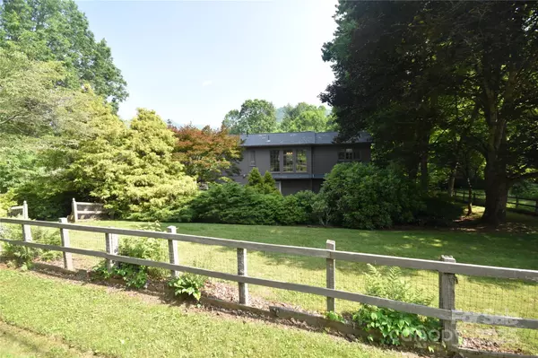 41 Balsam Shadows RD, Maggie Valley, NC 28751