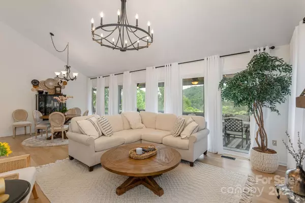 Flat Rock, NC 28739,104 SUNNY VIEW LN