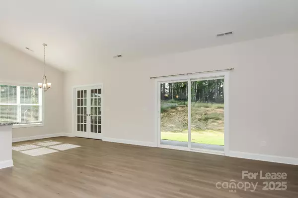 Troutman, NC 28166,135 Tradesmen TRL
