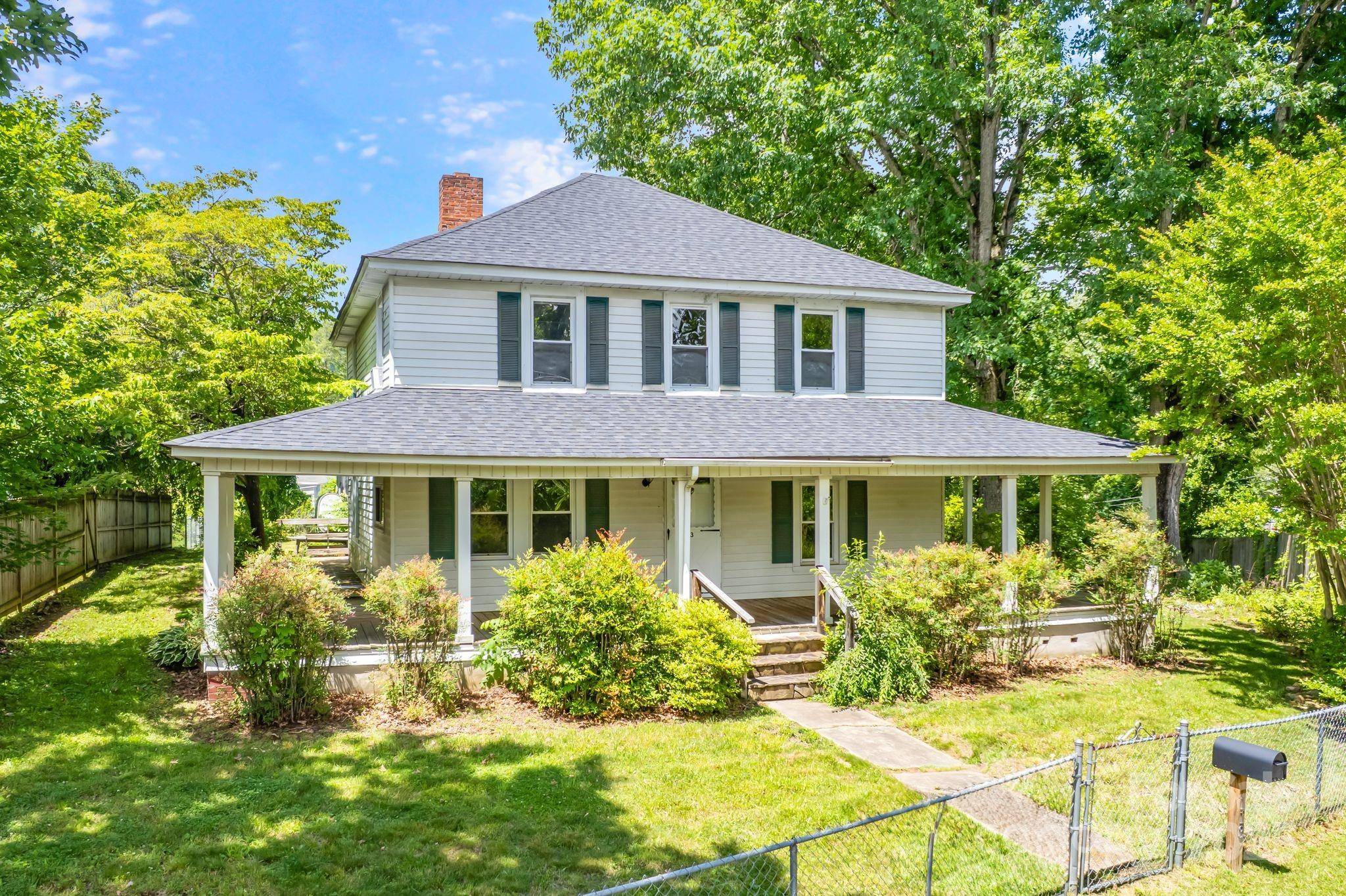 Black Mountain, NC 28711,113 4th ST