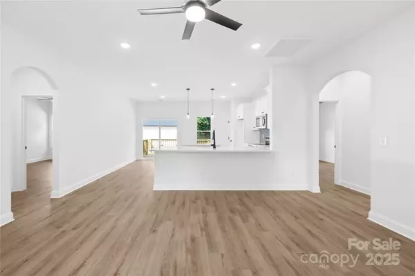 Statesville, NC 28625,338 Hollingswood DR