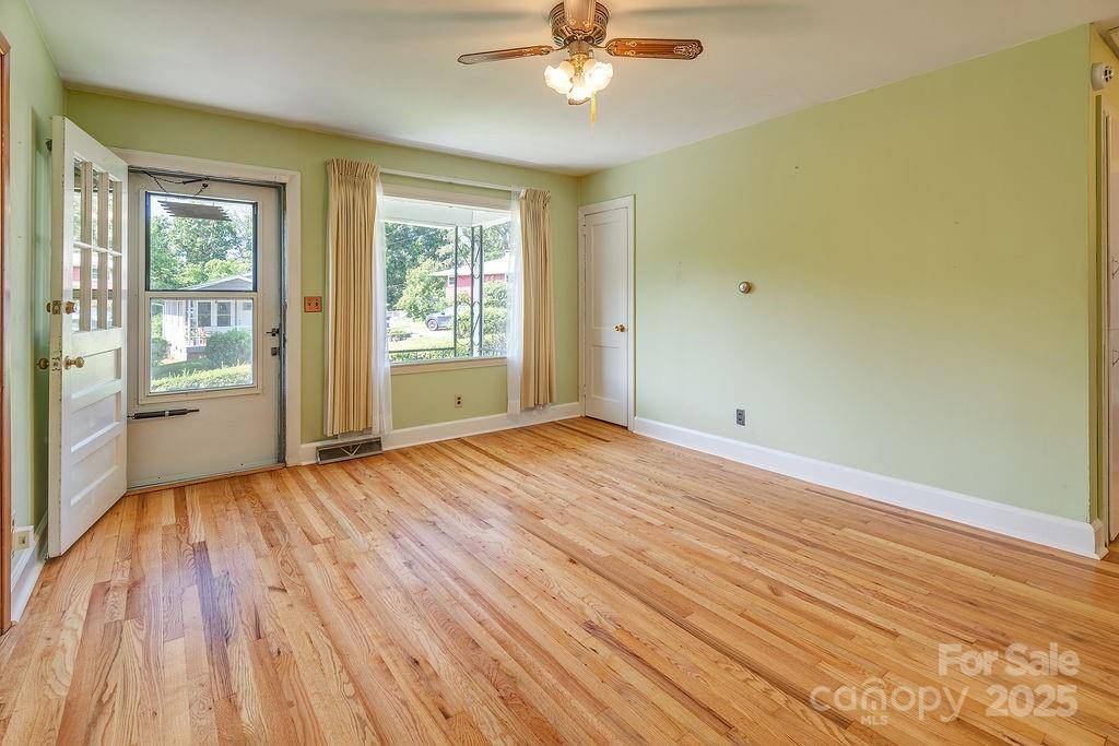 Asheville, NC 28803,37 Taft AVE