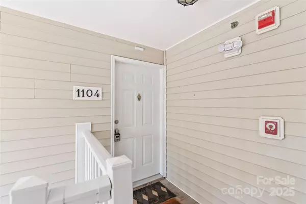 Charlotte, NC 28215,1104 Plaza Walk DR