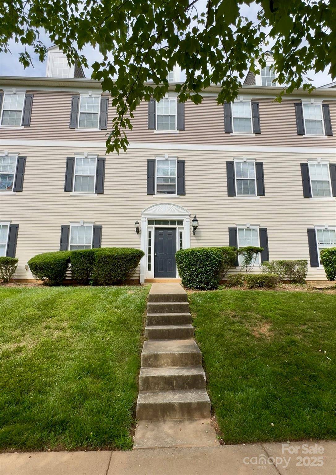 Charlotte, NC 28215,1104 Plaza Walk DR