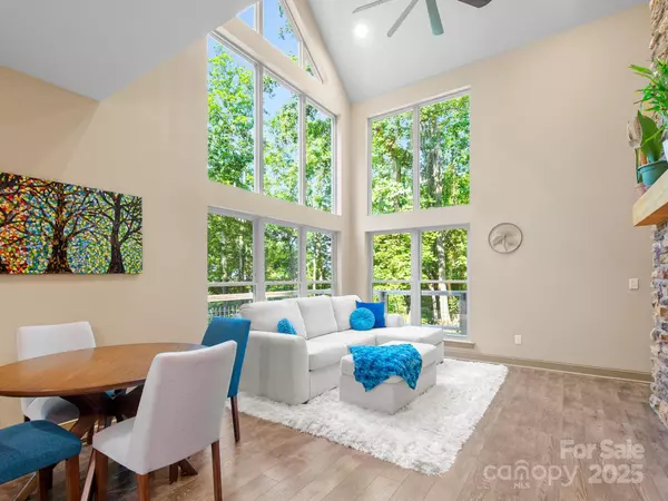 Swannanoa, NC 28778,243 Blueberry LN