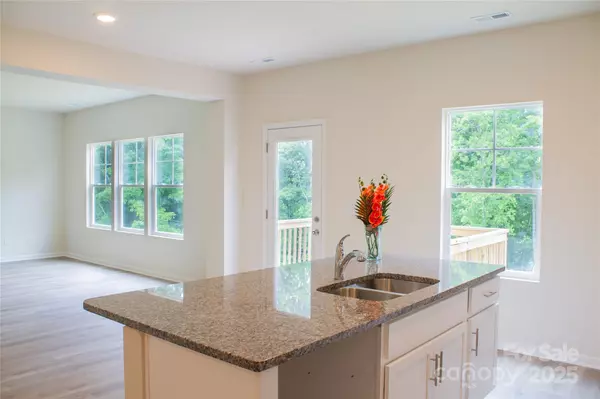Charlotte, NC 28215,7601 Hammond DR