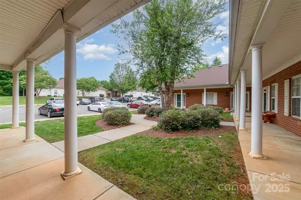 Charlotte, NC 28262,7012 Somerset Springs DR #E