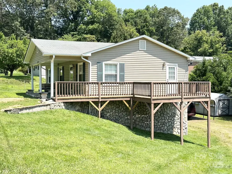 820 NE Seehorn ST NE, Lenoir, NC 28645
