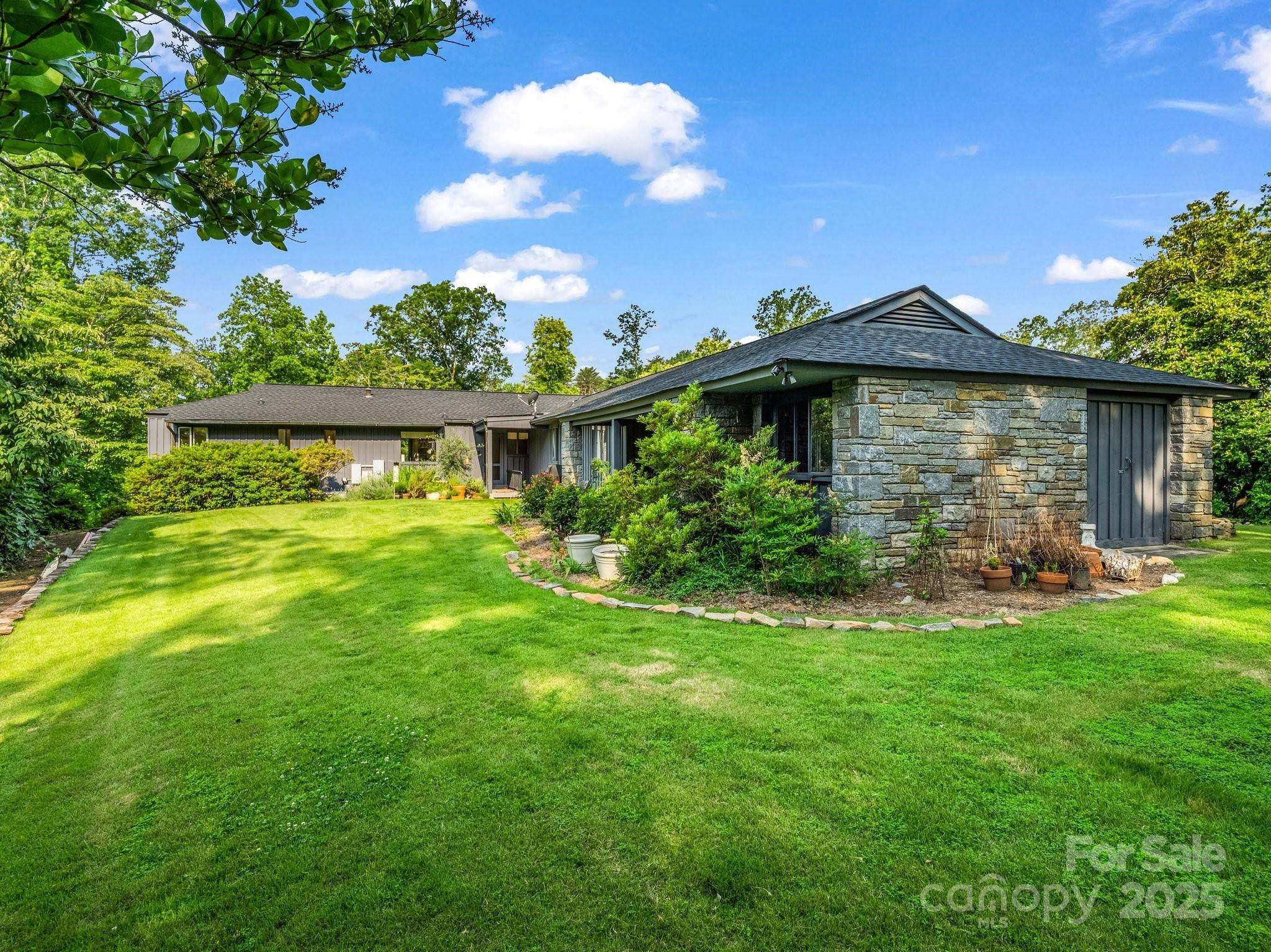 Landrum, SC 29356,11 Hearthstone LN