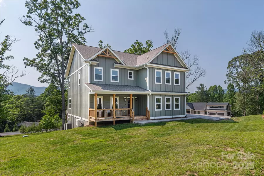 17 Baxter Woods LN, Candler, NC 28715