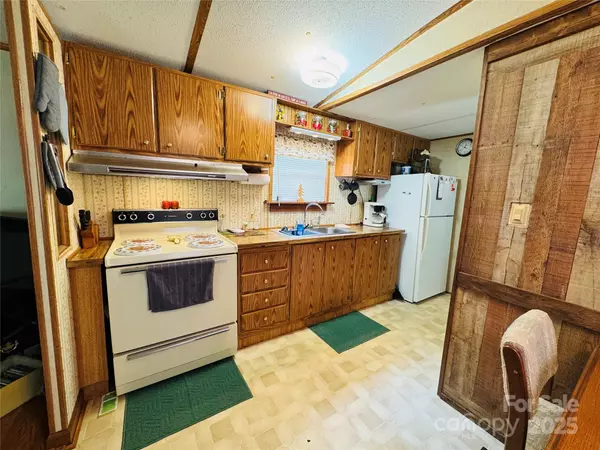 Jefferson, NC 28694,477 Parkway DR