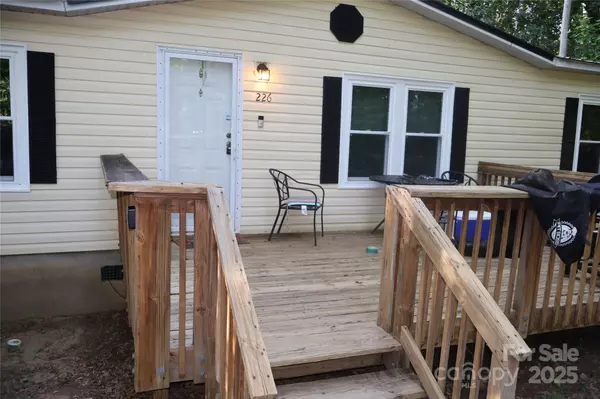 Lincolnton, NC 28092,226 Lake Sylvia RD