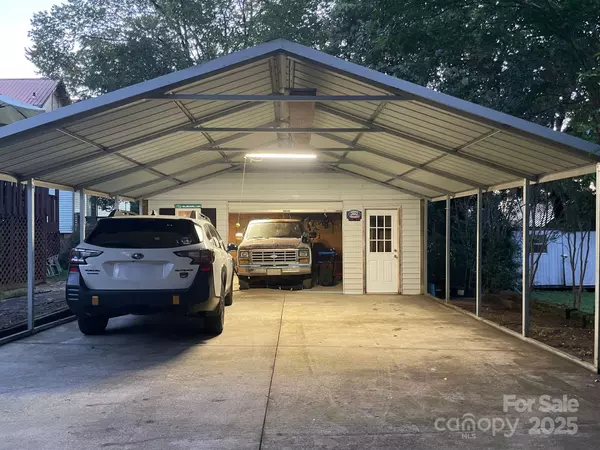 Lincolnton, NC 28092,622 E Pine ST