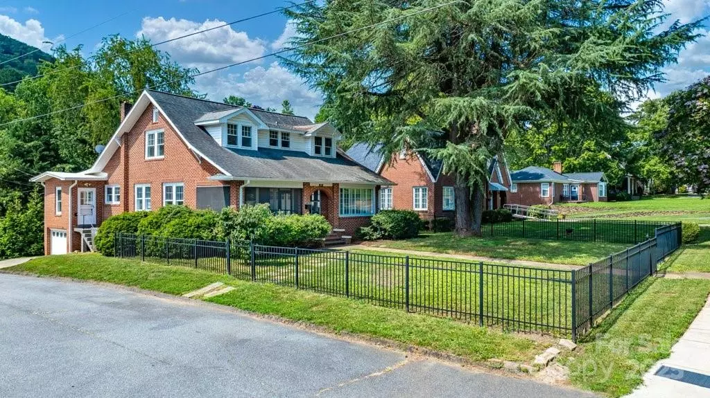 Marion, NC 28752,584 Rutherford RD