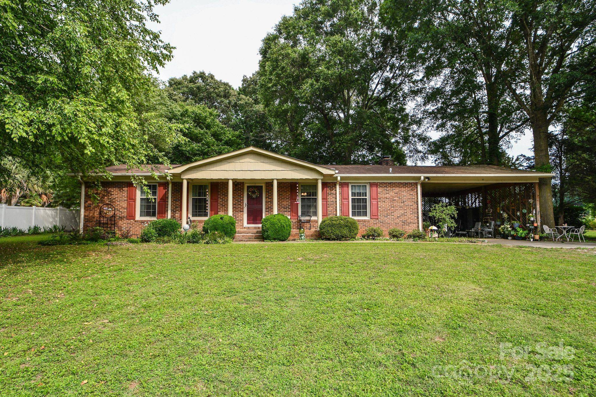 7518 Surry LN, Indian Trail, NC 28079