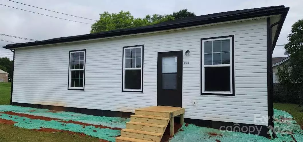 306 E Ratchford AVE, Gastonia, NC 28054
