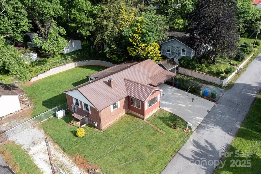 1523 Dawnview DR, Hendersonville, NC 28791