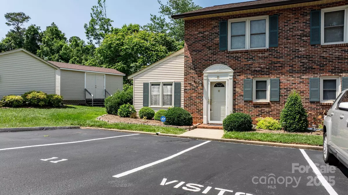 Hickory, NC 28601,1330 5th ST NE #11