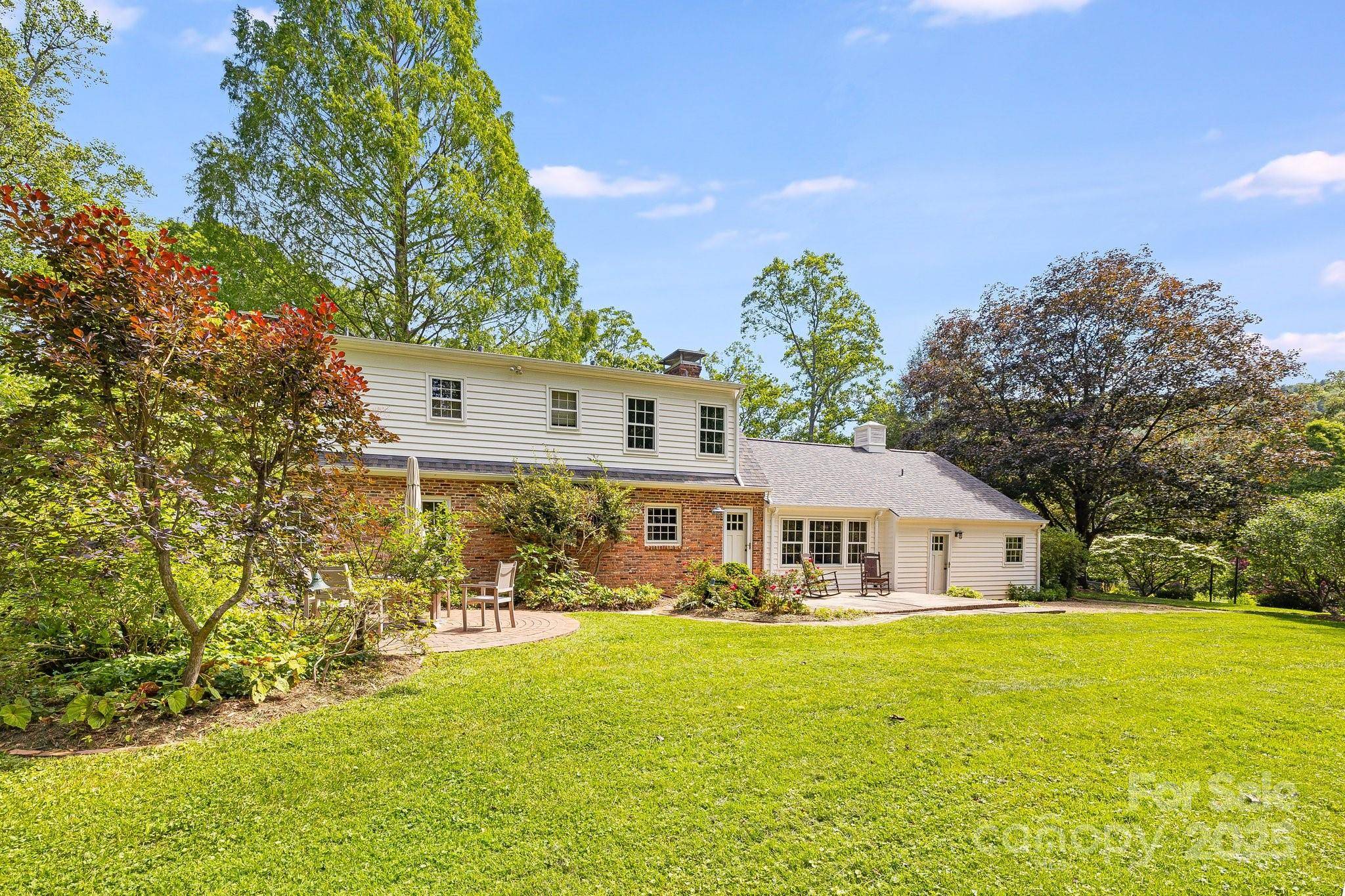 Asheville, NC 28805,2 Honey DR