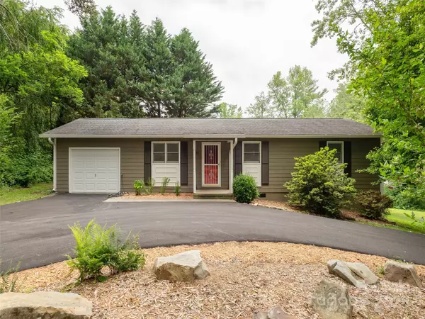 Hendersonville, NC 28739,561 Fairway DR