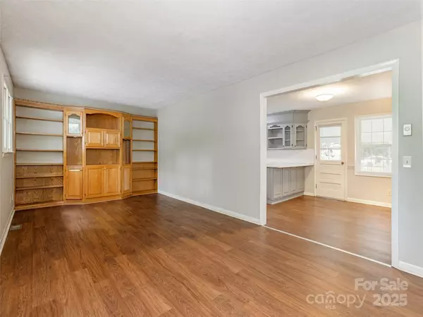 Hendersonville, NC 28739,561 Fairway DR