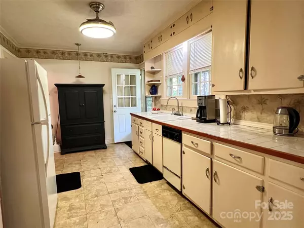 Lenoir, NC 28645,511 Westview ST SW
