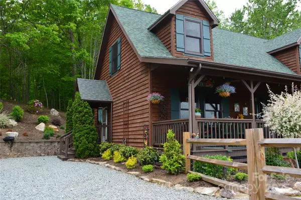 Elk Park, NC 28622,394 Hummingbird LN