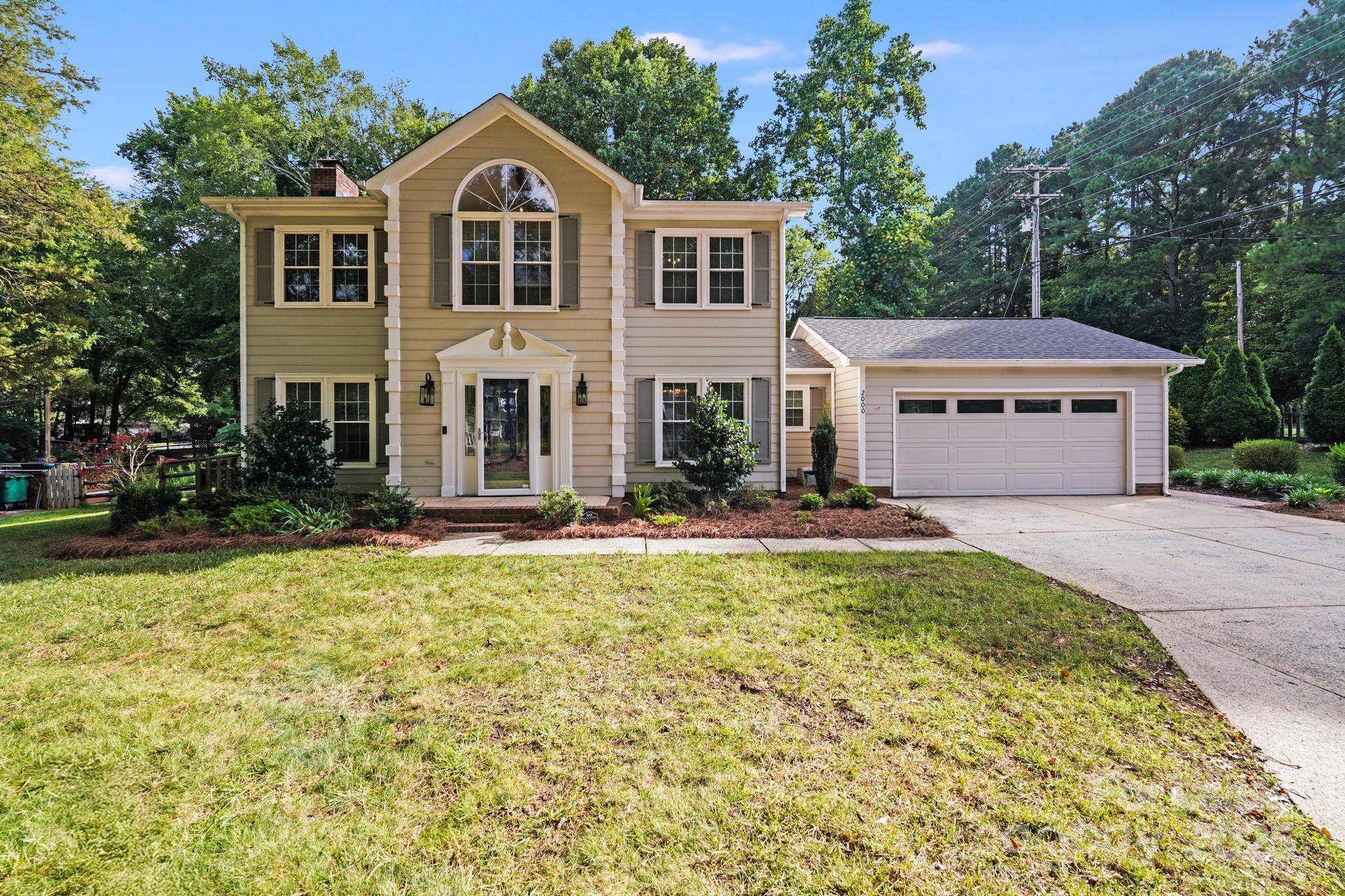 2000 Mill House LN, Matthews, NC 28104